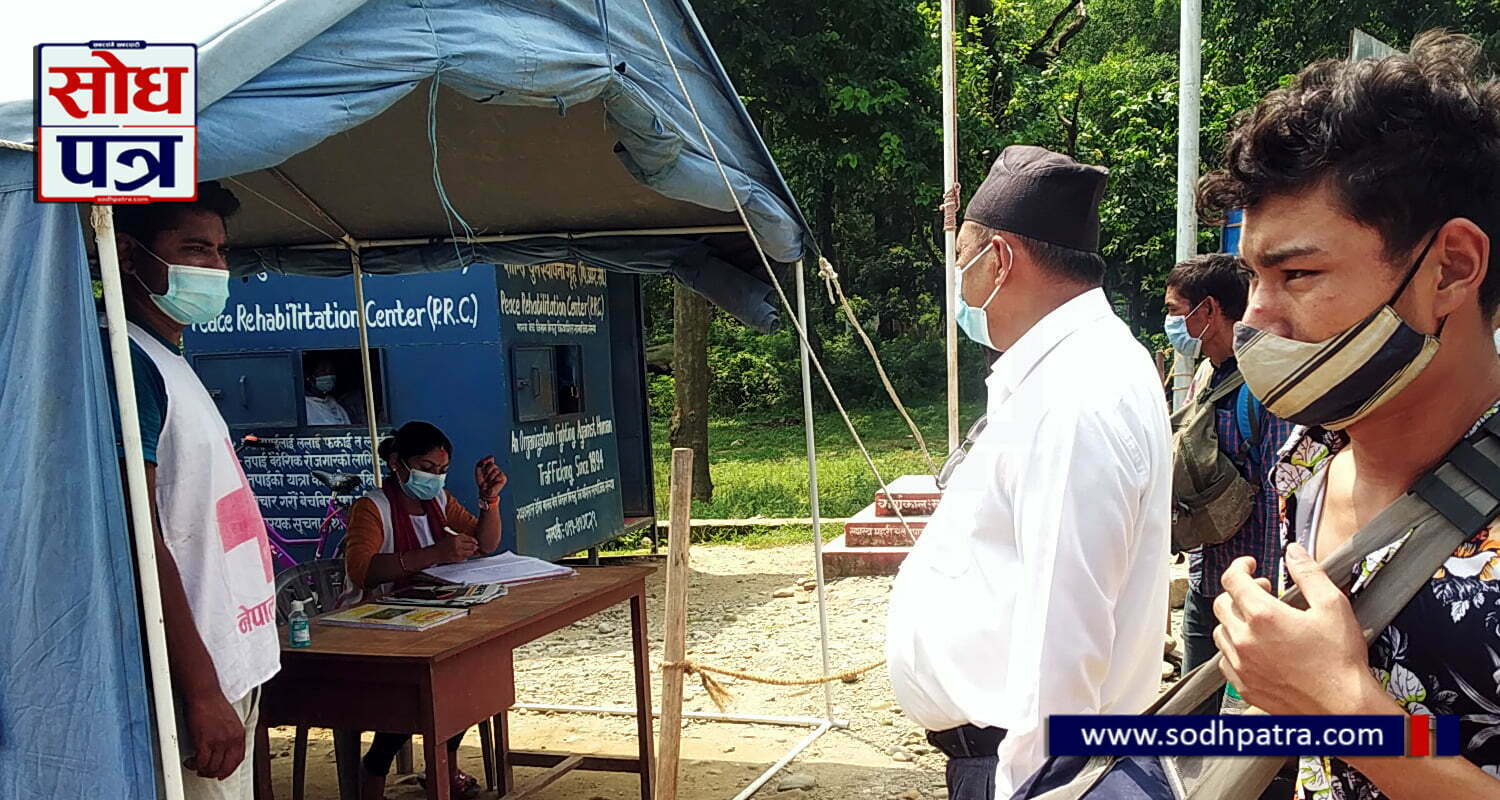 सुदूरपश्चिम प्रदेशका सामाजिक विकास मन्त्री लालबहादुर खड्का सहितको संयुक्त टोलीले त्रिनगर भन्सार (गौरिफण्टा) नाकाको स्थलगत अनुगमन