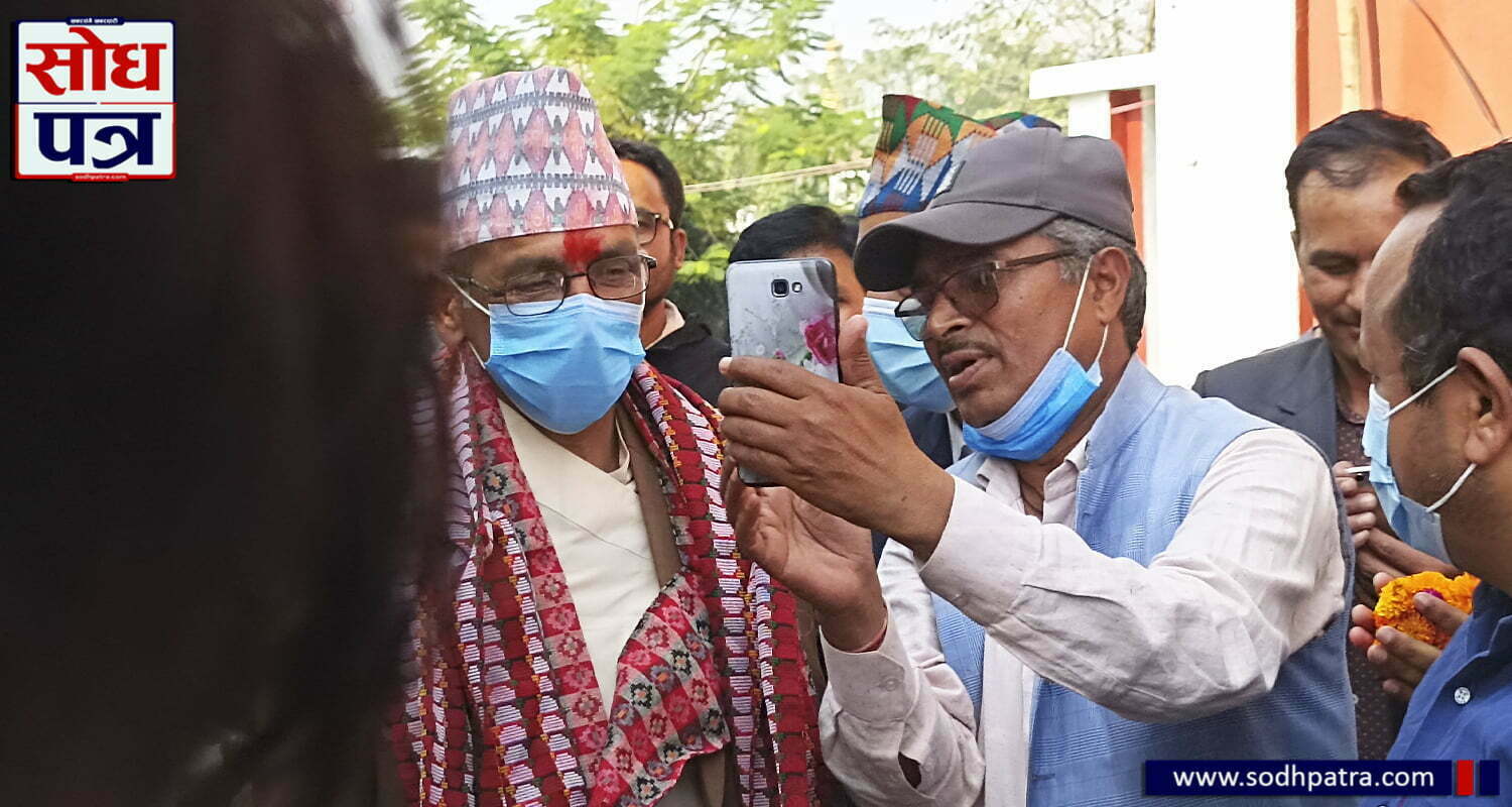 सुदूरपश्चिम प्रदेशका नवनियुक्त प्रदेश प्रमुख देवराज जोशीले पदभार ग्रहण