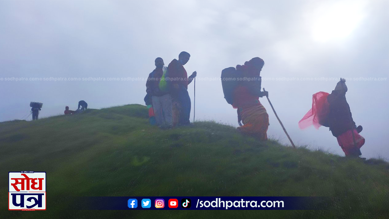 बडीमालिका नेपालका प्रमुख मन्दिरहरूमा एक हो । यो स्थान सेती अञ्चलको बाजुरा जिल्लामा पर्दछ । यहाँ प्रत्येक वर्ष मालिका चतुर्दशीका दिन मुख्य पूजा हुन्छ । बडीमालिकामा २ वटा पुजारीले पूजा गर्छन् । यीमध्ये १ जना कालिकोटबाट आउँछन् भने अर्को १ जना बाजुराका पुजारी छन् ।
