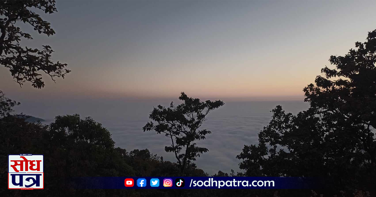 जब तराईले हुस्सुको घुम्टो ओढ्छ चुरे पहाडबाट देखिन्छ यस्तो मनमोहक दृश्य ? (फोटो समाचार)