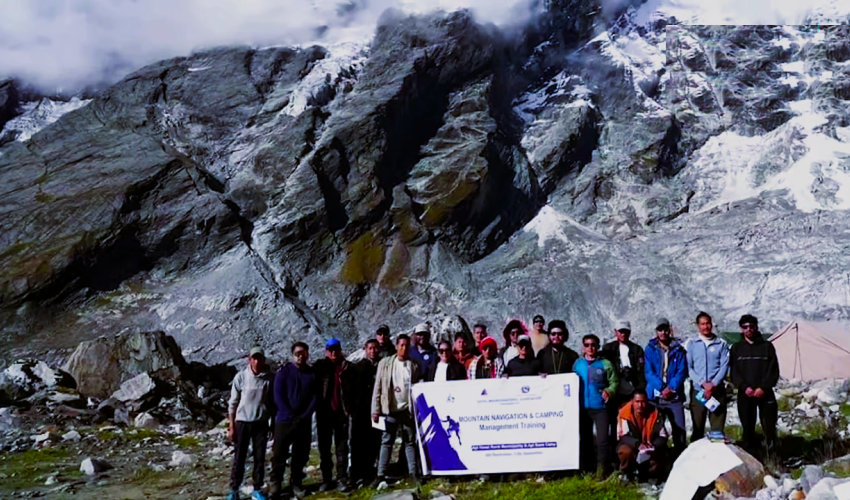 अपी हिमाल क्षेत्रमा रहेको ६ हजार ३ सय ९६ मिटर उचाइको ल्ह्यायुल पिक (भभया हिमाल) मा पहिलो पटक सफल आरोहण भएको छ।