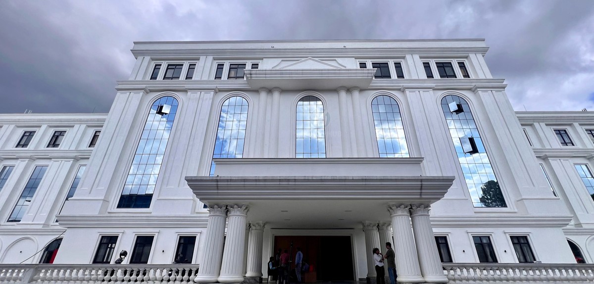 नयाँ प्रधानमन्त्रीको शपथ गृह मन्त्रालयको नयाँ भवनमा, ३ सदस्यीय मन्त्रिमण्डल गठन गर्ने 