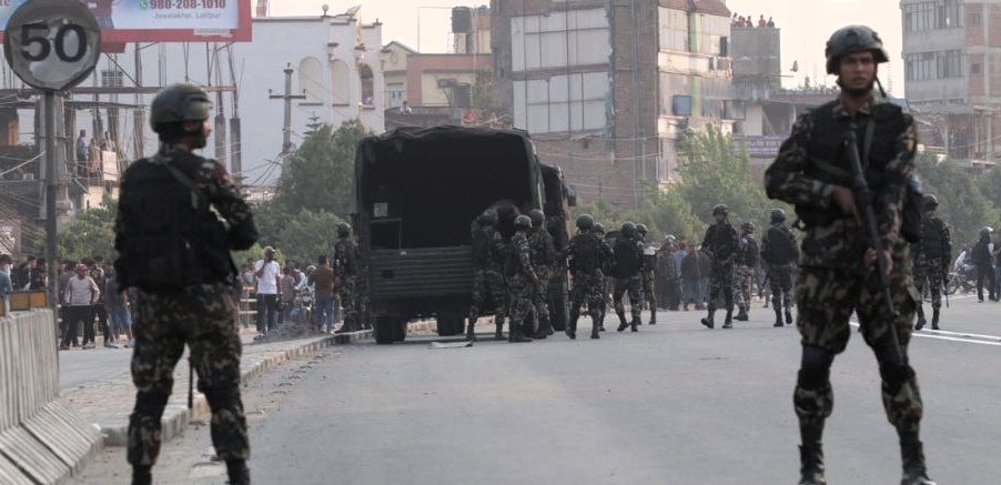 मुलुकभर अहिले निषेधाज्ञा र कर्फ्यु लागेको छ, के फरक छ ?