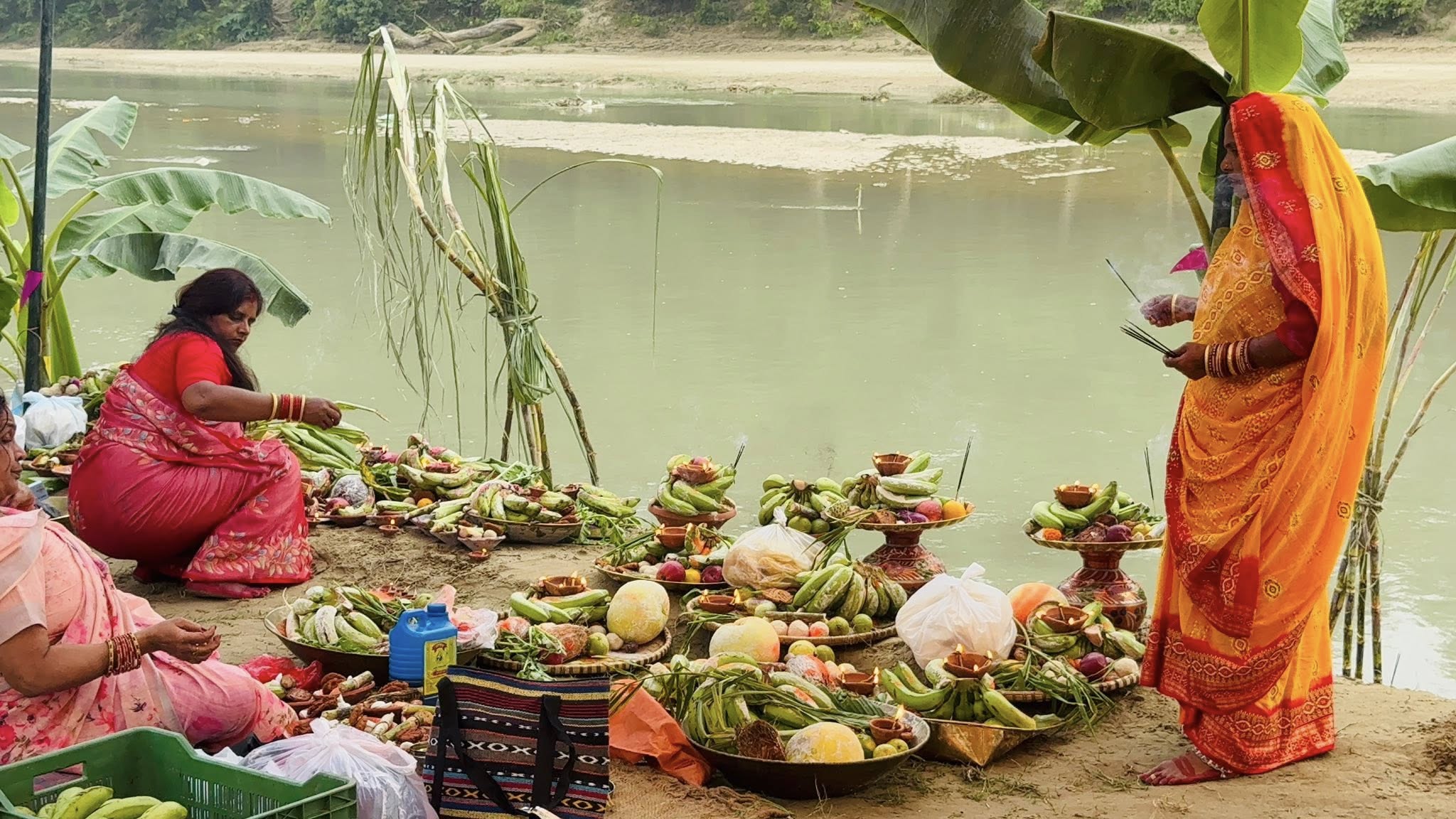 आस्थाको उज्यालोमा धनगढी झलमल, २१ वर्षदेखिको छठ पर्वको भव्य तयारी सम्पन्न