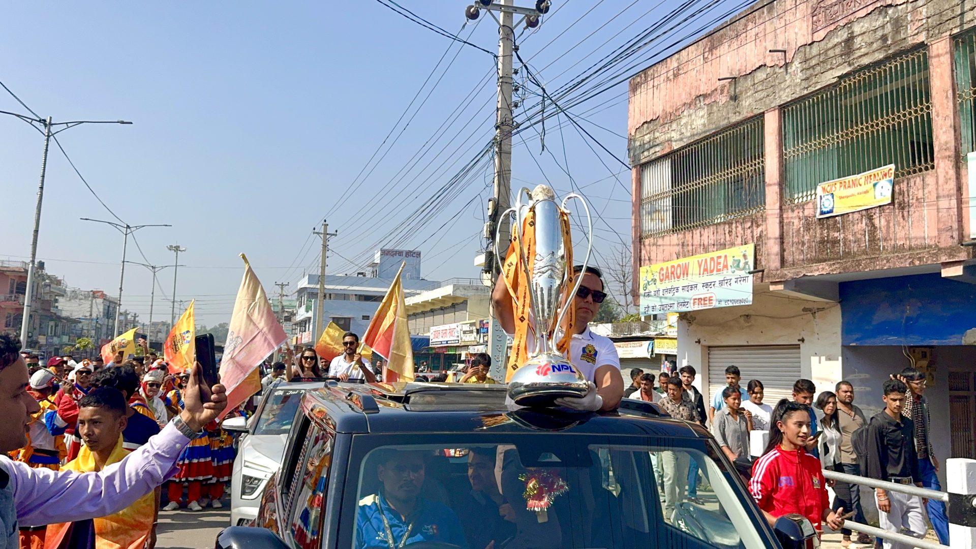 धनगढीमा एनपीएलको दोस्रो सिजनको ट्रफी टुर सम्पन्न, गुन्जियो सुदूरको शान- मैदानमा तुफान 
पुनः ऐरीको कप्तानीमा सुदूरपश्चिम रोयल्स मैदानमा उत्रिने