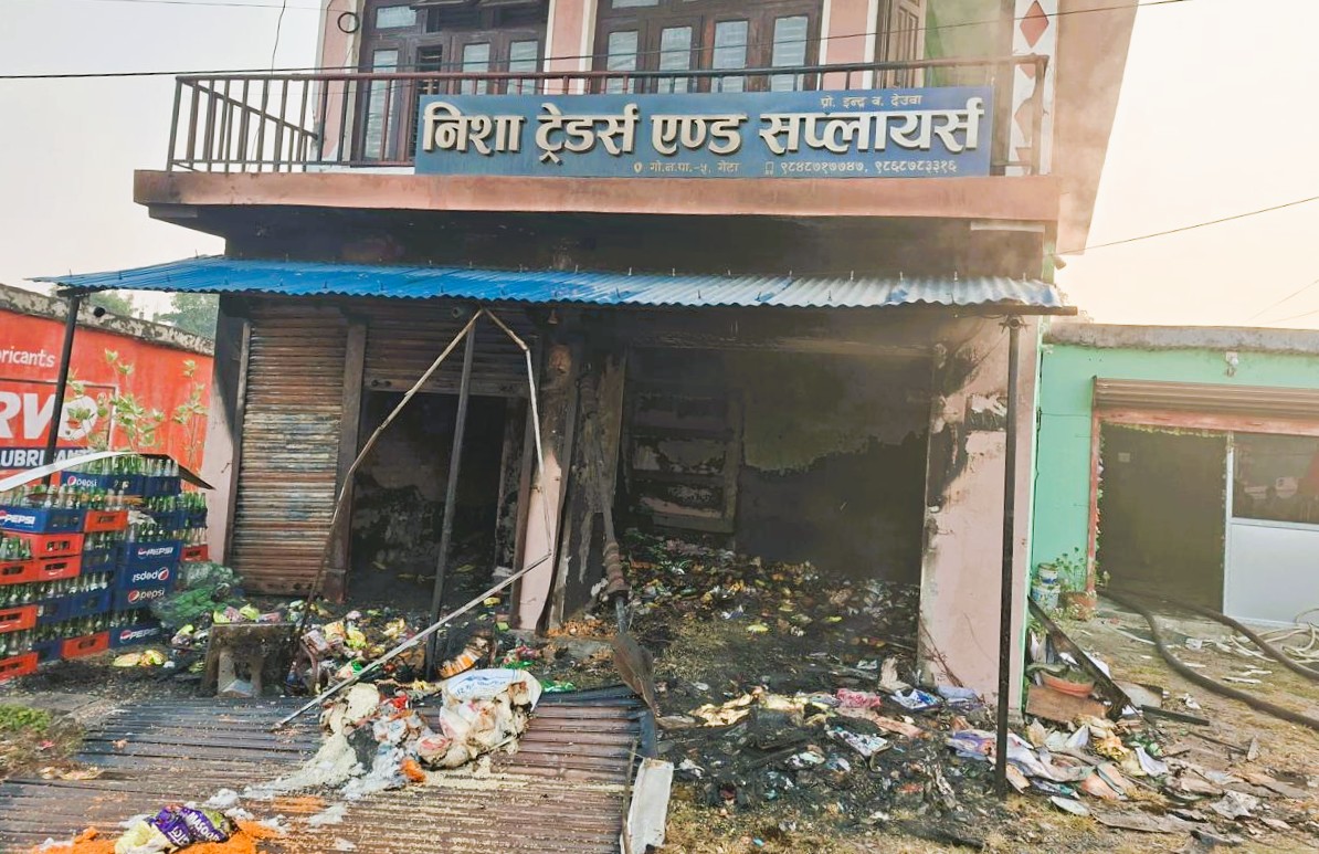 आगलागिबाट क्षेती ग्रस्त गेटाको निसा ट्रेडर्सलाई कैलाली उद्योग वाणिज्य संघको ५० हजार सहयोग