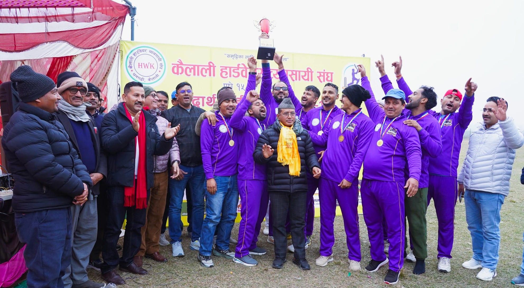 धनगढीको चन्द्रसूर्य खेलमैदान बिहीबार क्रिकेटमय बन्यो।