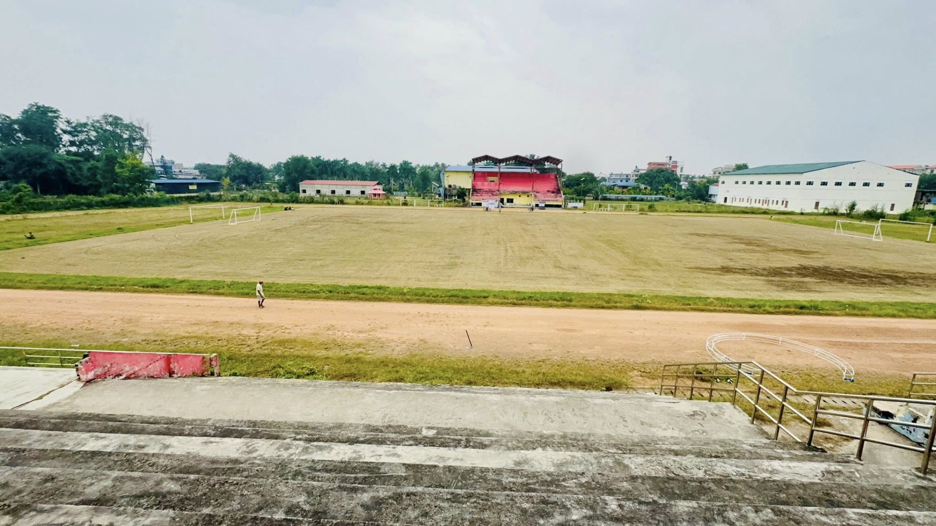 नेपाल सरकारले आगामी आर्थिक वर्ष २०८३/८४ को बजेटमार्फत धनगढी फुटबल रङ्गशालामा फ्लडलाइट जडान तथा आवश्यक खेल पूर्वाधार निर्माणका लागि बजेट विनियोजन गरेको छ